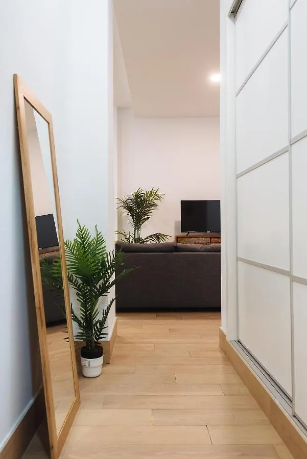 Hostly Rbh0 Modern Apartment Seville 0*,